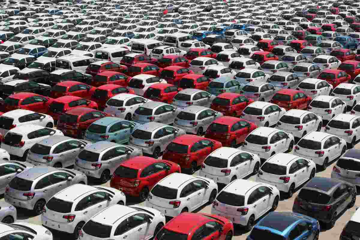 Mercato auto, l'errore che stanno commettendo tutti: ecco perché molti marchi non vendono più