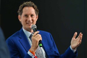 Qual è il titolo di studio di John Elkann? Scuole di primissimo livello per il rampollo di casa Agnelli