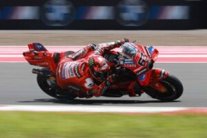 Bagnaia mossa a sorpresa
