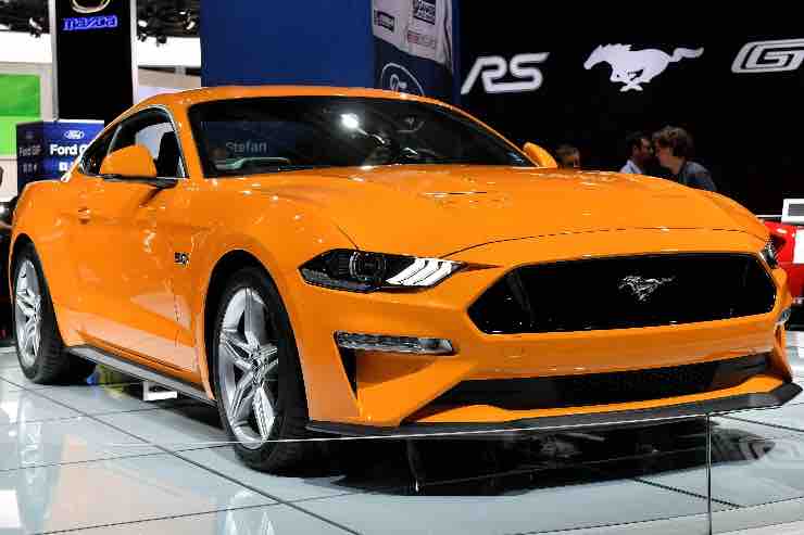 Ford Mustang problemi cinture di sicurezza