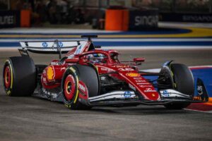 Leclerc una furia con la Ferrari