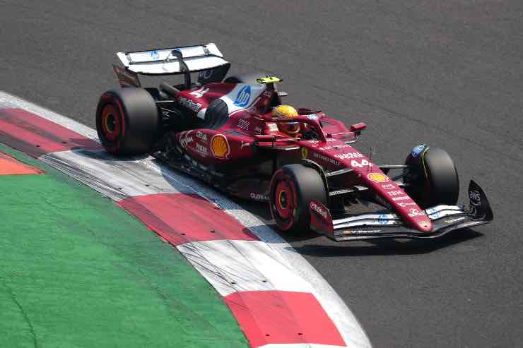 Lewis Hamilton altra prova incolore