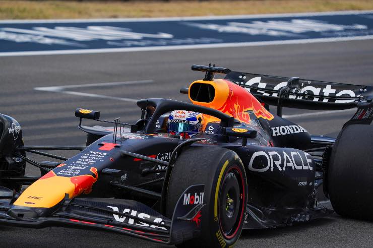 Max Verstappen non molla