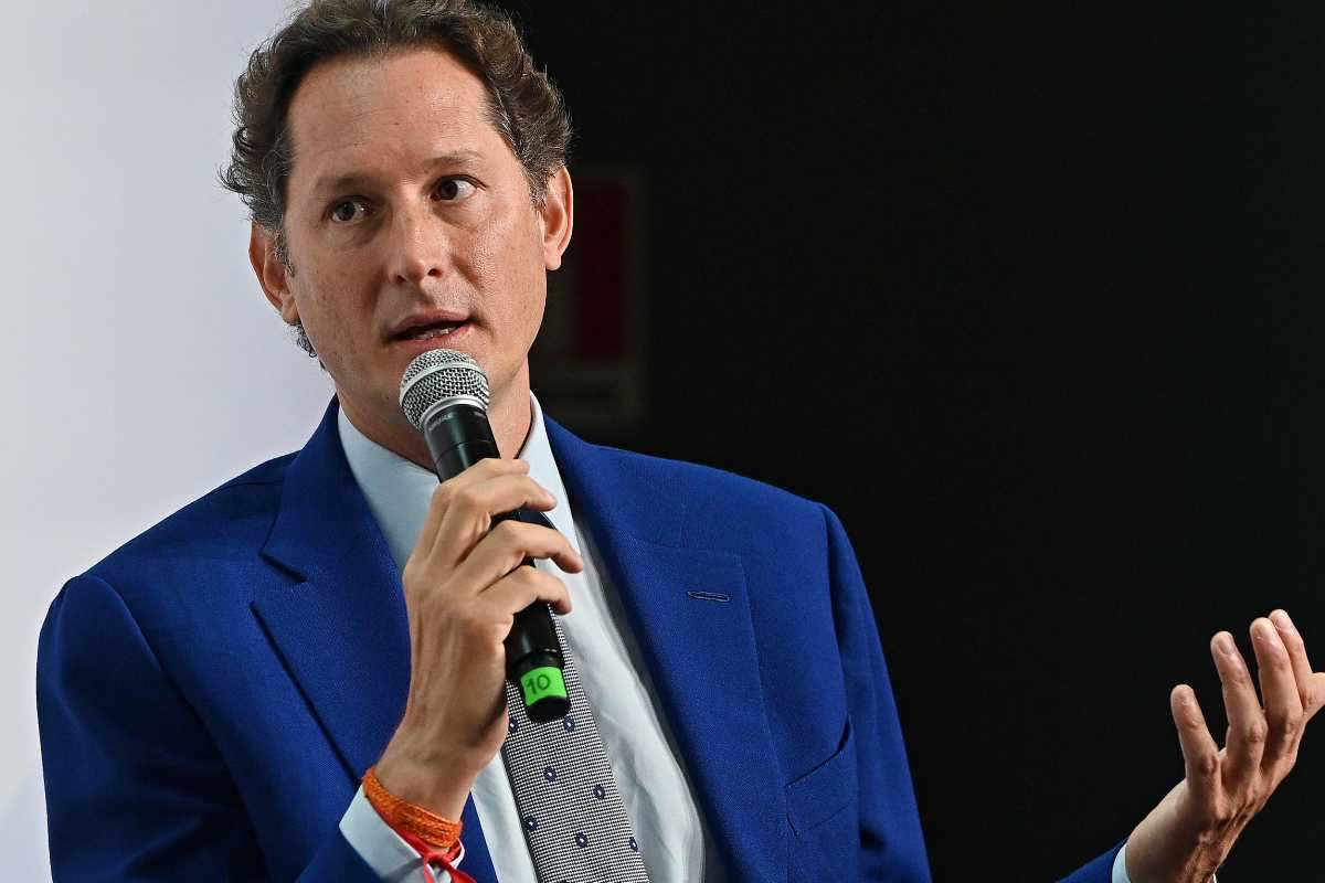 John Elkann attacco frontale