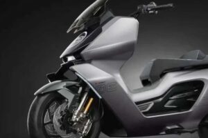 Scooter come una moto