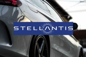 Stellantis fa rinascere il mitico marchio, arriva l'ufficialità che fa sognare l'Italia: "Ci saranno utili in 2-3 anni"