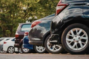 Mercato auto: vendite in ascesa ad Aprile, ma proiezioni future riviste al ribasso