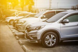 Stop che lampeggiano e ADAS obbligatori: dal 2026 cambia tutto per le auto in Europa