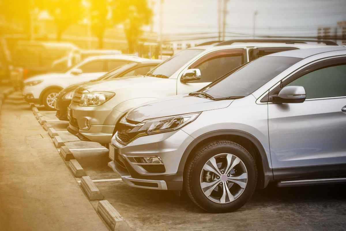 Stop che lampeggiano e ADAS obbligatori: dal 2026 cambia tutto per le auto in Europa