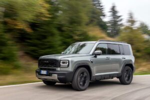 GWM H7, il nuovo SUV arriva in Italia: 435 CV, fino a 150 km in elettrico e un prezzo che sorprende