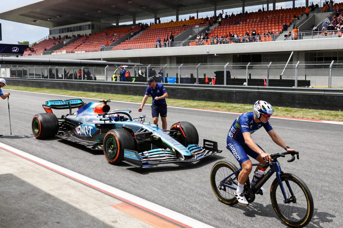 F1, Valtteri Bottas: un viaggio in bicicletta verso Singapore