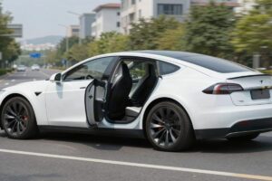Incidente su Autobahn: Tesla Model S Plaid a 286 km/h