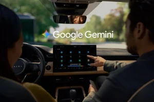 Abitacolo della nuova Mazda CX-5 con display centrale e grafica Google Gemini